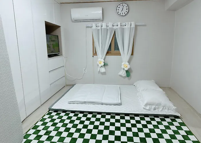 Choryang Mumum Rooftop House